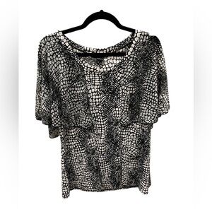 Adele & May beautiful black and white top. Size L.